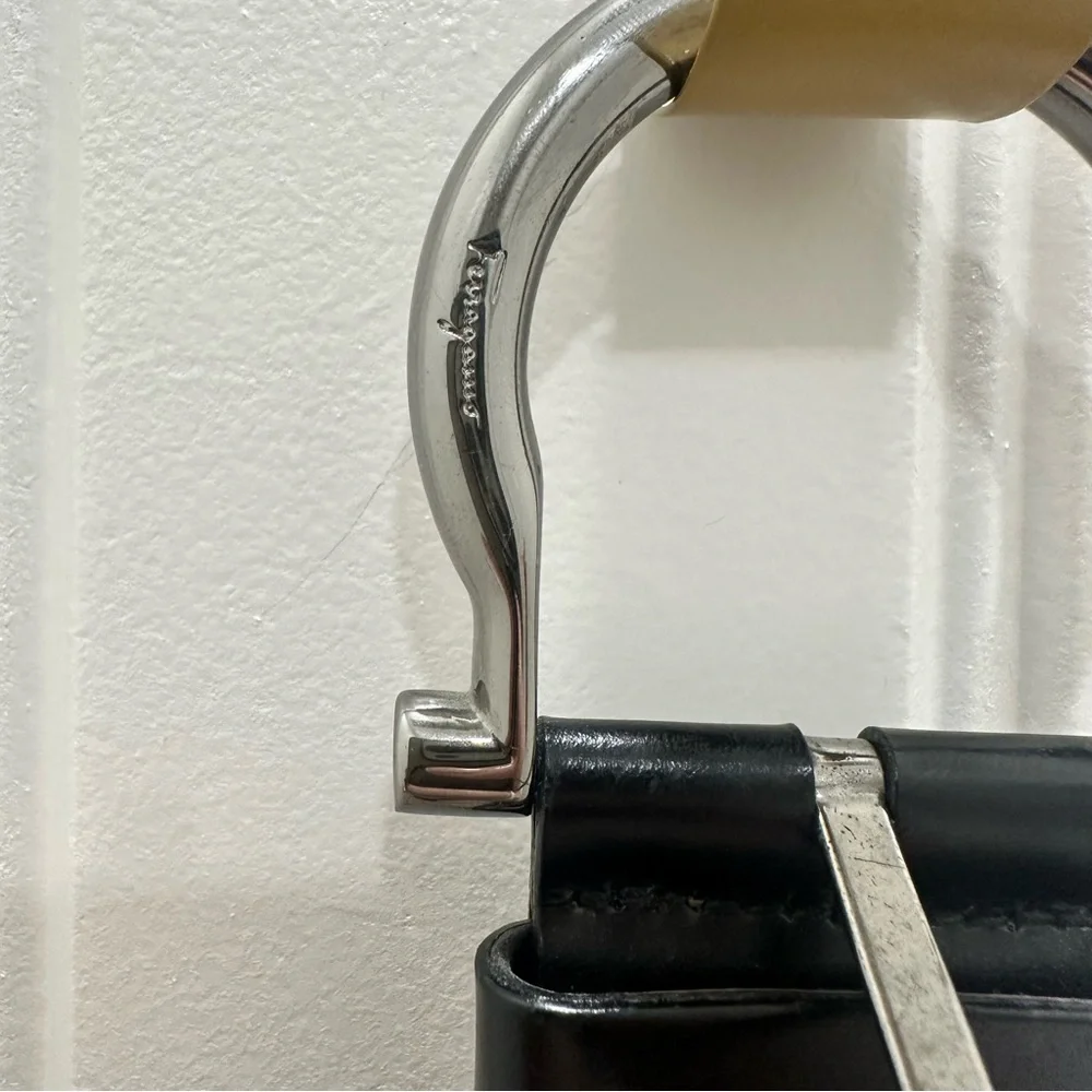 Authentic Salvatore Ferragamo black leather belt, size 34. - Picture 4 of 6